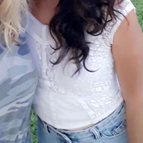 White flower lace crop top 🌺 - Picture 2 of 4